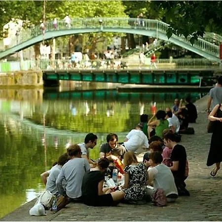 Quiet 2rooms Big Kitchen Canal Saint Martin Parigi