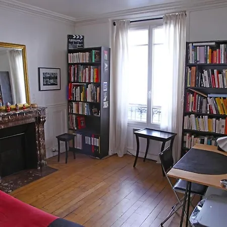 Quiet 2rooms Big Kitchen Canal Saint Martin * Parigi
