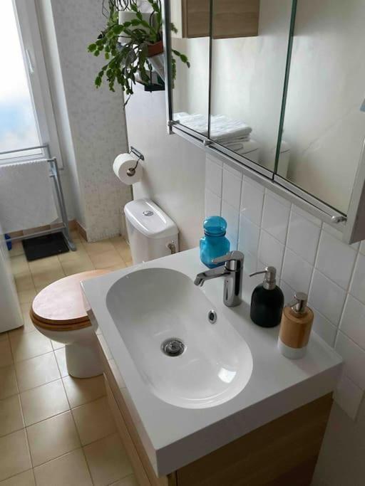Appartamento Quiet 2rooms Big Kitchen Canal Saint Martin Parigi