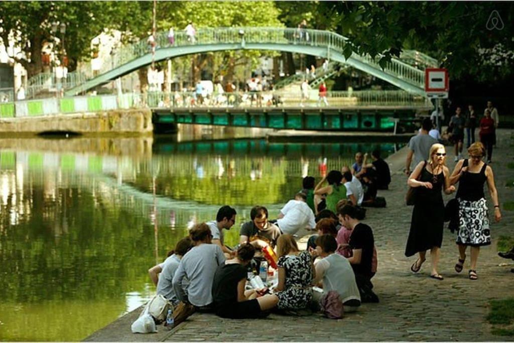 Quiet 2rooms Big Kitchen Canal Saint Martin Parigi